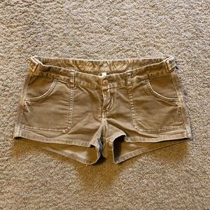A&F beige short